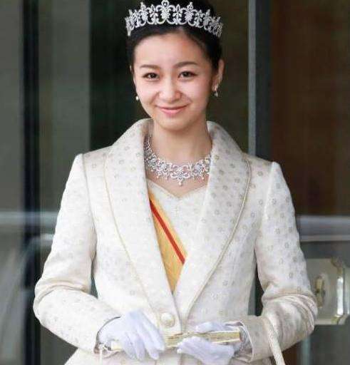 日本佳子公主照片: 穿着受日本人批评, 内外反差