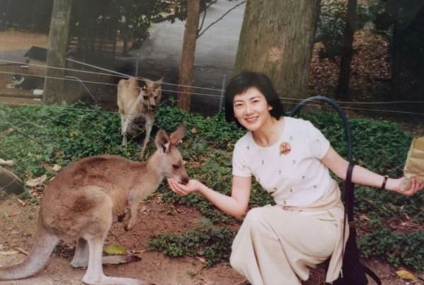 程晓玥妈妈郭敬红去世 绝美旧照显名门风范