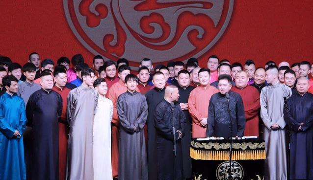 德云社演员穿大褂都是有规矩的,什么样的身份,穿什么样的大褂