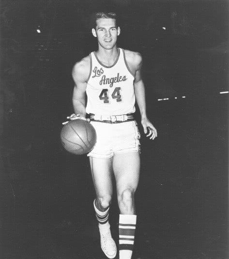 NBA球衣发展史:从短裤腰带的设计到短袖球衣