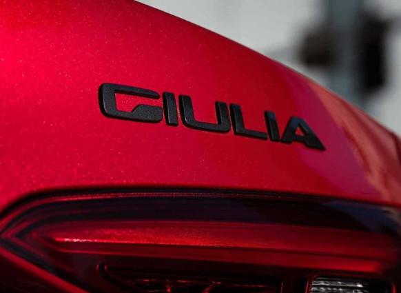 曾经叫板宝马3系，法拉利心脏3.9秒破百还喝92，超高回头率仅29万