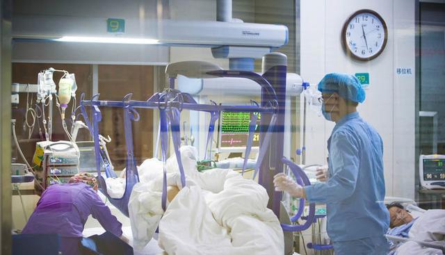 网友:一个重症病人拖垮几个家庭