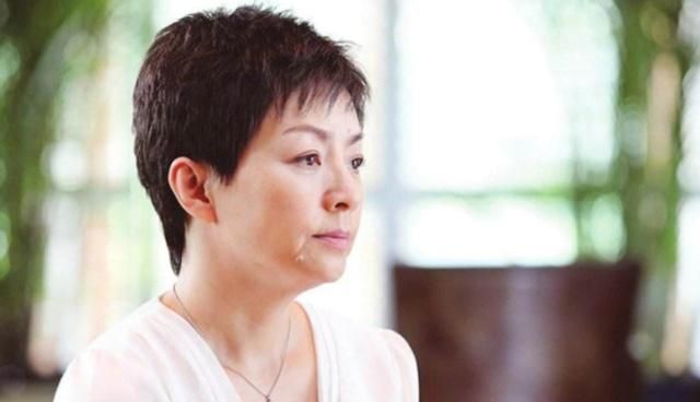 58岁英达小儿子近况曝光，对其宠爱有加