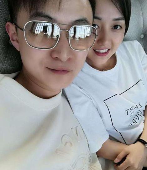 曾严重发福,现重回瓜子脸和男友很幸福