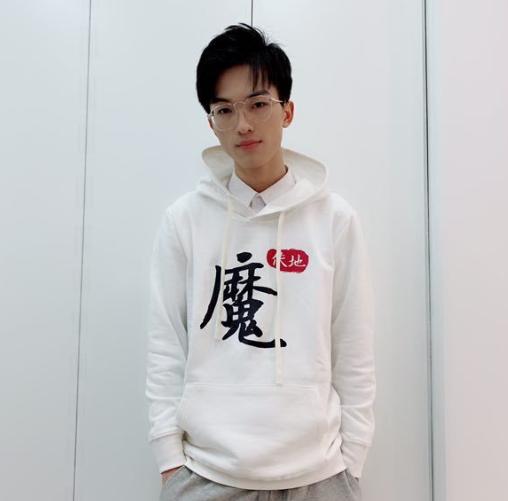 难言展示最正宗的五指键位设置,玩家无奈:以为四指已经是极限了