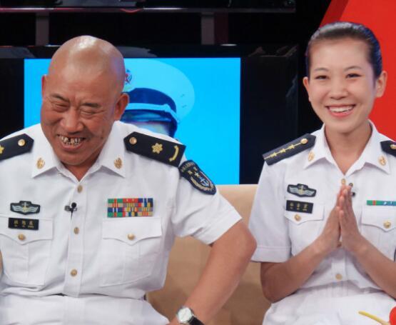 因嘴歪走红的演员，妻子女儿貌美，隔代遗传却害苦外孙女
