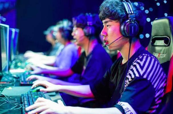 EQ闪和落地双风很难?但这个连招才是亚索的最