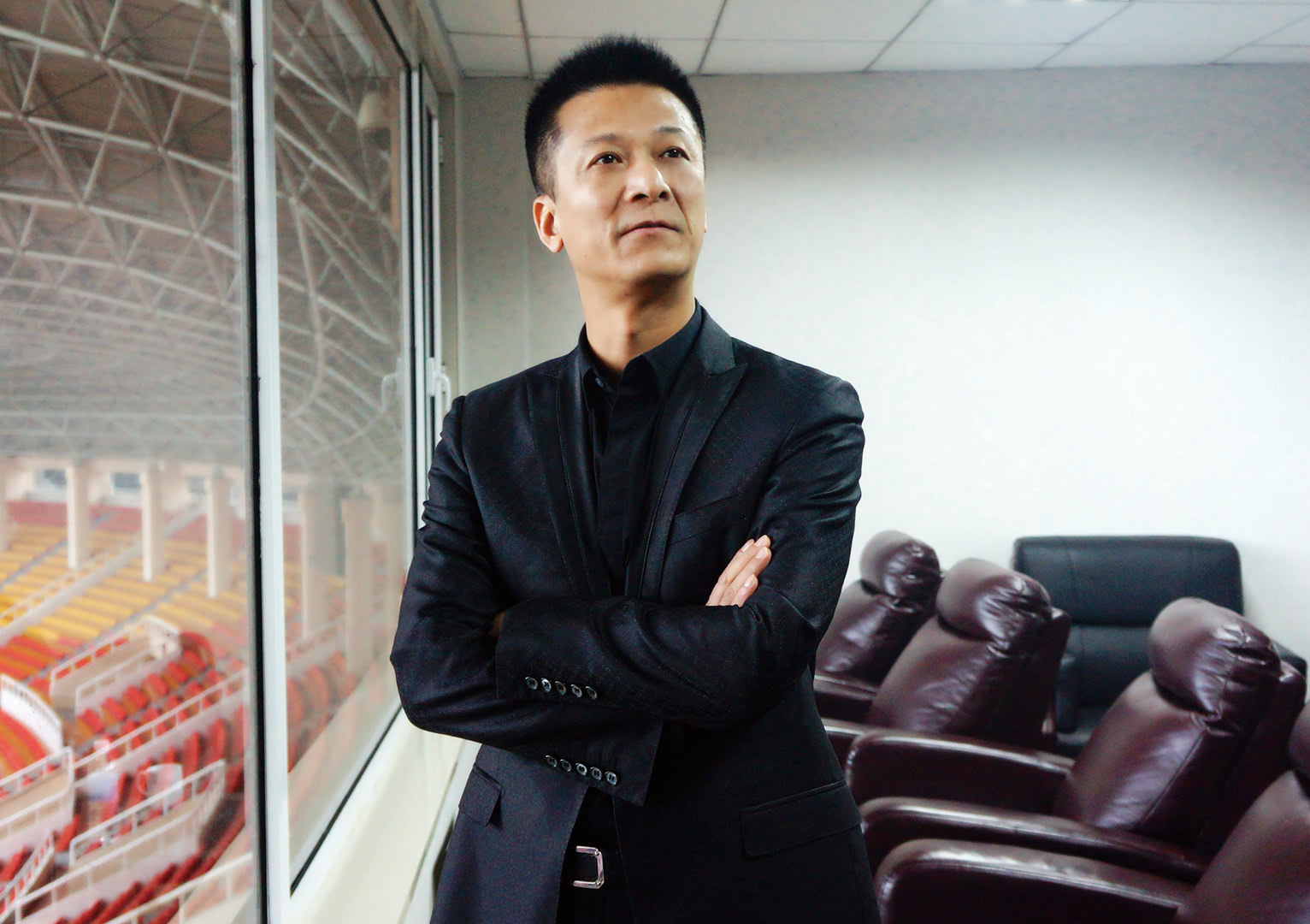 权健老总束昱辉_权健董事长束昱辉