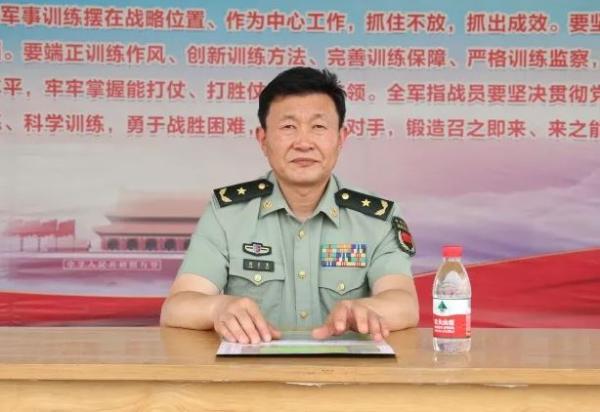 全军优秀指挥军官杨吉贵履新军委国防动员部民兵预备役局局长
