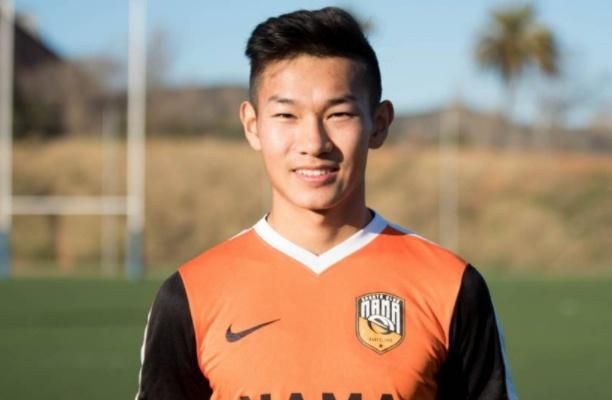 中国足球掀起留洋热潮!两大新星登陆西班牙 武