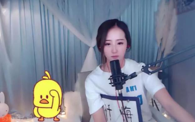 斗鱼美女主播李煜直播大哭,刘小七直播安慰展