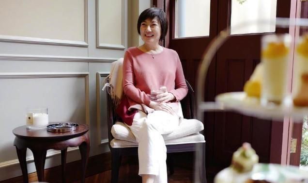 郑恺出席程晓玥母亲葬礼，程妈妈年轻时是一位惊艳了时光的美人