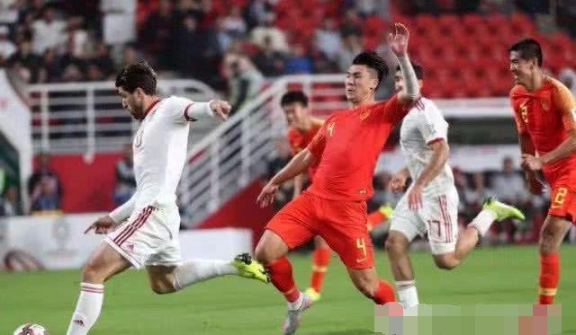 中国队惨败伊朗,里皮卸任教练一职,国足永远是