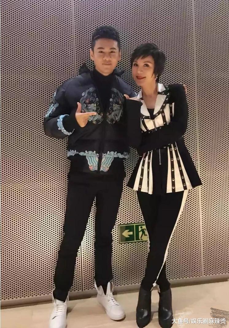 49岁歌手林萍儿子曝光 “小鲜肉”阳光帅气 但老公至今是个“谜”