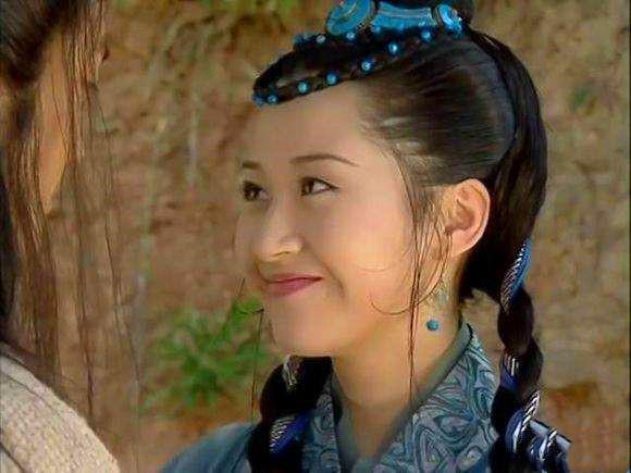 给她圣姑之位,教她高深武功,东方不败为何对任盈盈这么好?