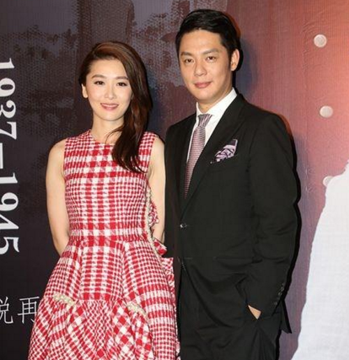 45岁傅程鹏近照，为周丽淇放弃22年夫妻情，前妻13字回应透