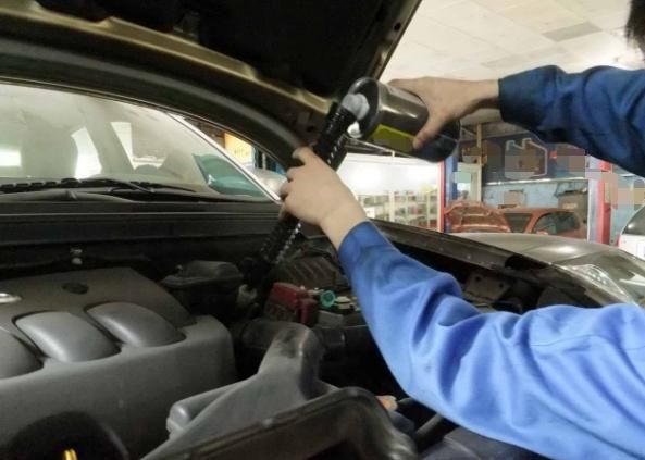 为啥大汽修厂很少给你换刹车油,而小维修店总