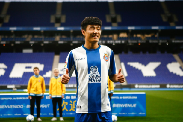 即将官宣!曝卓尔3年合同签下西班牙人神锋,武