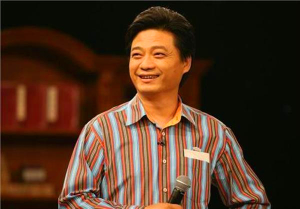 崔永元微博再次点名一人,这次也许不是罚款就