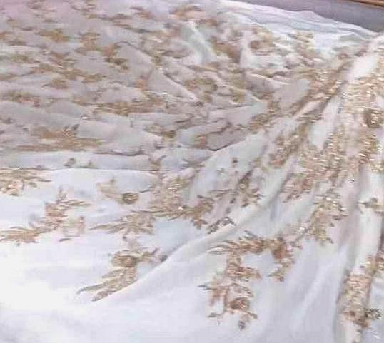 “最贵婚纱”火了,当看到新娘脸的那刻,网友:婚纱吃亏了! “最贵婚纱”火了,当看到新娘脸的那刻,网友:婚纱吃亏了!