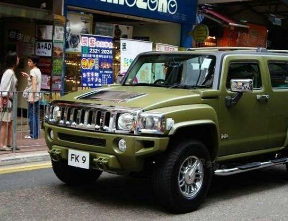 陈小春吐槽应采儿11年不许换车,一看旧车,网友:不让换是对的