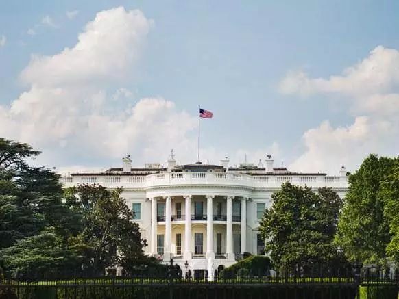 特朗普启动美国政府级AI战略:集全国之力优先