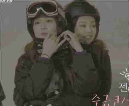 美剧百合cp排行榜_堪称史上最高颜值的百合CP,主演的又一部百合电影《看不见的世界》(2)