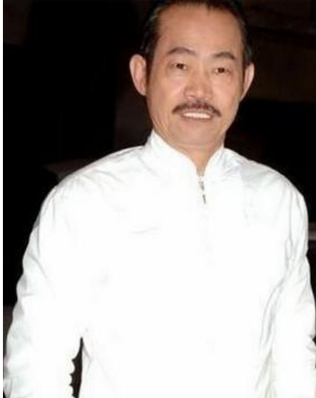 67歲元華生活近照:大器晚成53歲成影帝,如今生活落魄要領救濟