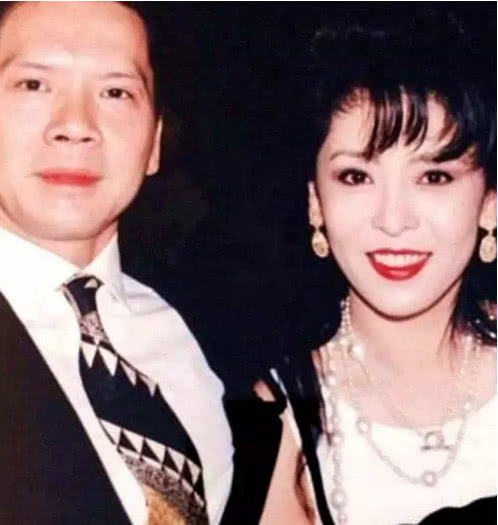 郭碧婷的婆婆好美!向太陈岚年轻时照片曝光，美貌身材不输女明星