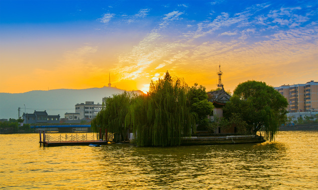無錫黃埠墩 古運(yùn)河上一座永不沉沒的小島