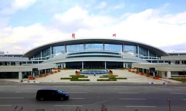 云端品质：现代航空高端服务体系的构建与创新途径剖析