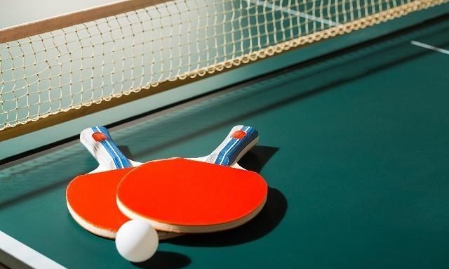 国足0-3惨败后,央视赶紧播了一场乒乓球赛,给球