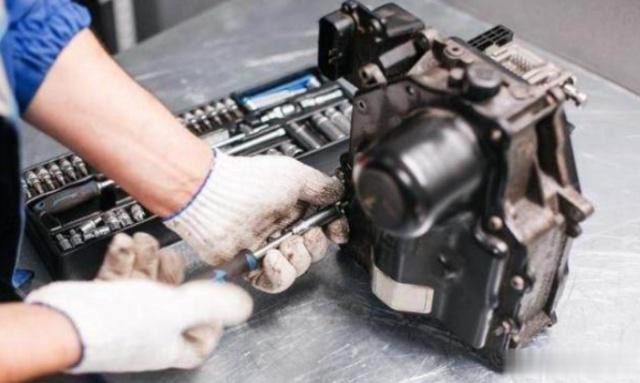 变速箱油多久换一次？修车师傅：超过这个里程数，离报废就不远了