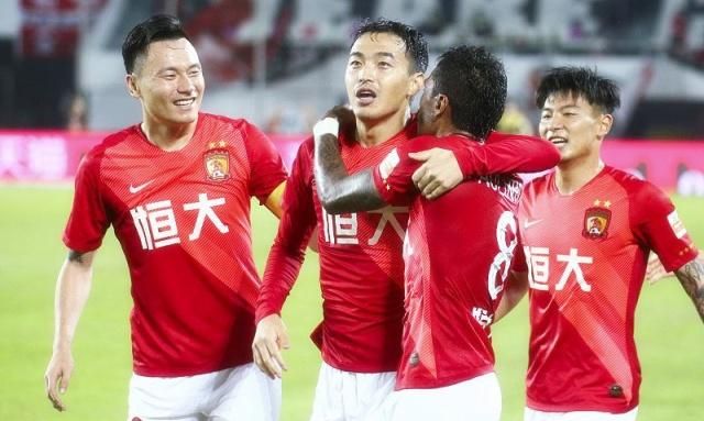 破案了!恒大队长袖标给谁能作用最大化,不是郜林