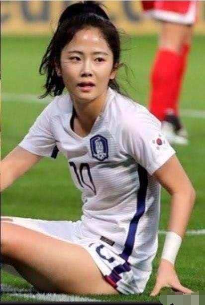 中韩女足爆发冲突时,劝架的韩国7号队员是谁?难道这是