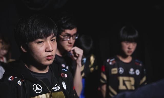 RNG春季赛首秀就上新人,大将却坐板凳,UZI:ab