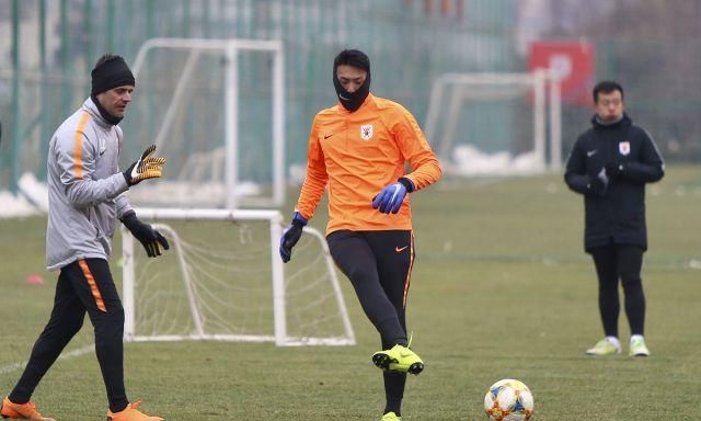 为了备战2019亚冠附加赛,山东鲁能众将积极训