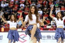 啦啦队热舞助威中国男篮！