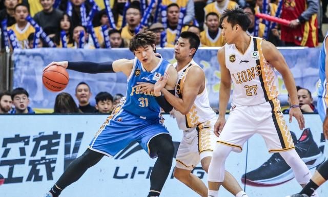 22岁被NBA球队选中!如今是球队股东