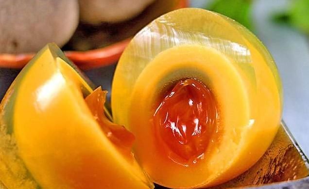 同样是皮蛋，为什么会有黑色和黄色不同的颜色？今天终于明白了