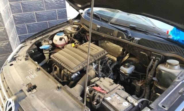 车玻璃水用完后可自己加？修车师傅：很多车主都弄错了，看下吧