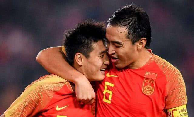 国足大名单成了俱乐部进贡账单:国足就是裹足