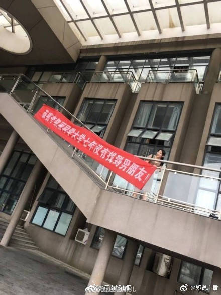 指尖上的拉斯維加斯：揭秘深夜霓虹下的數位博弈美學與財富密碼 