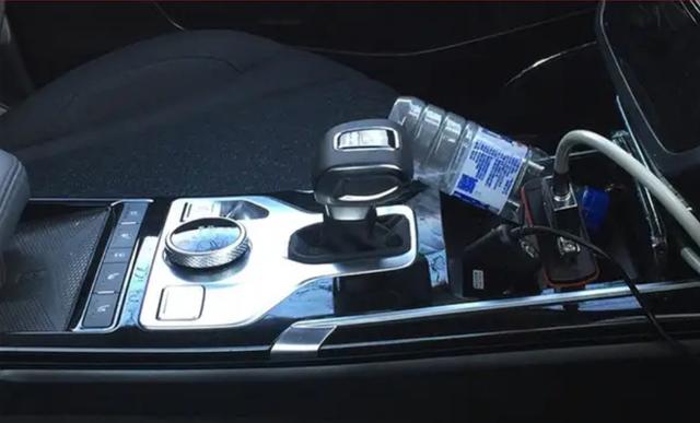 红旗憋大招，重磅SUV继春晚亮相后，又发布官图，大卖的前奏？