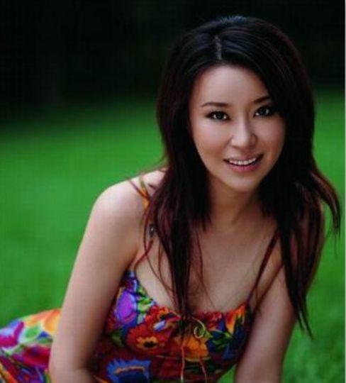 著名女歌唱家祖海，嫁给大37岁老板，如今被抛弃