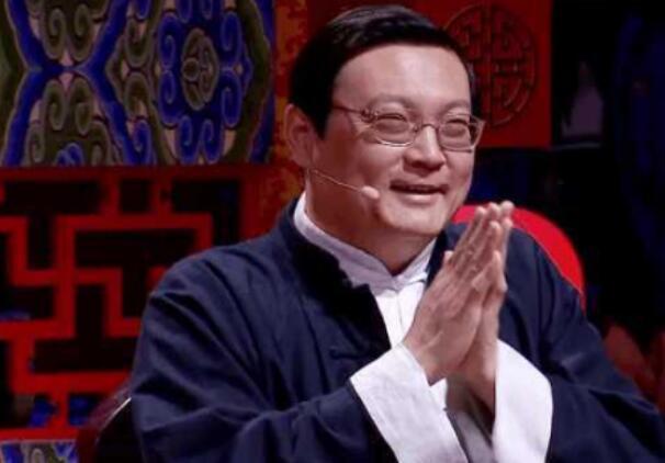 梁宏达曾用6个字评价白岩松，如今评价李咏却用了7个字，真敢说