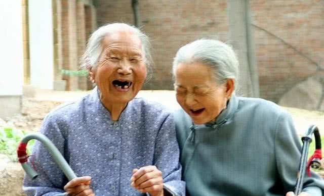 第一个丈夫因病去世了,二婚再嫁,死的时候要和