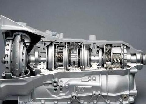 变速箱油多久更换一次？专业人员：别过了这个时间，不然大修