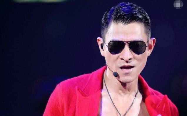 伍佰自己的歌没能唱火,却被刘德华唱到风靡一