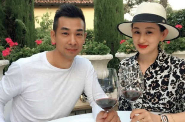 "模范夫妻"赵文卓张丹露,结婚13年生3胎,今39岁身材依旧!